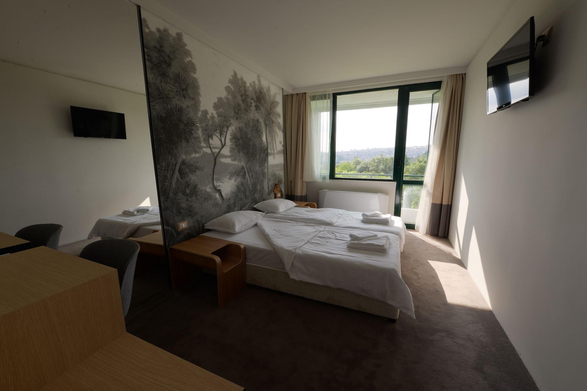 Park Hotel Raya Garden - Free Parking 大特尔诺沃 外观 照片