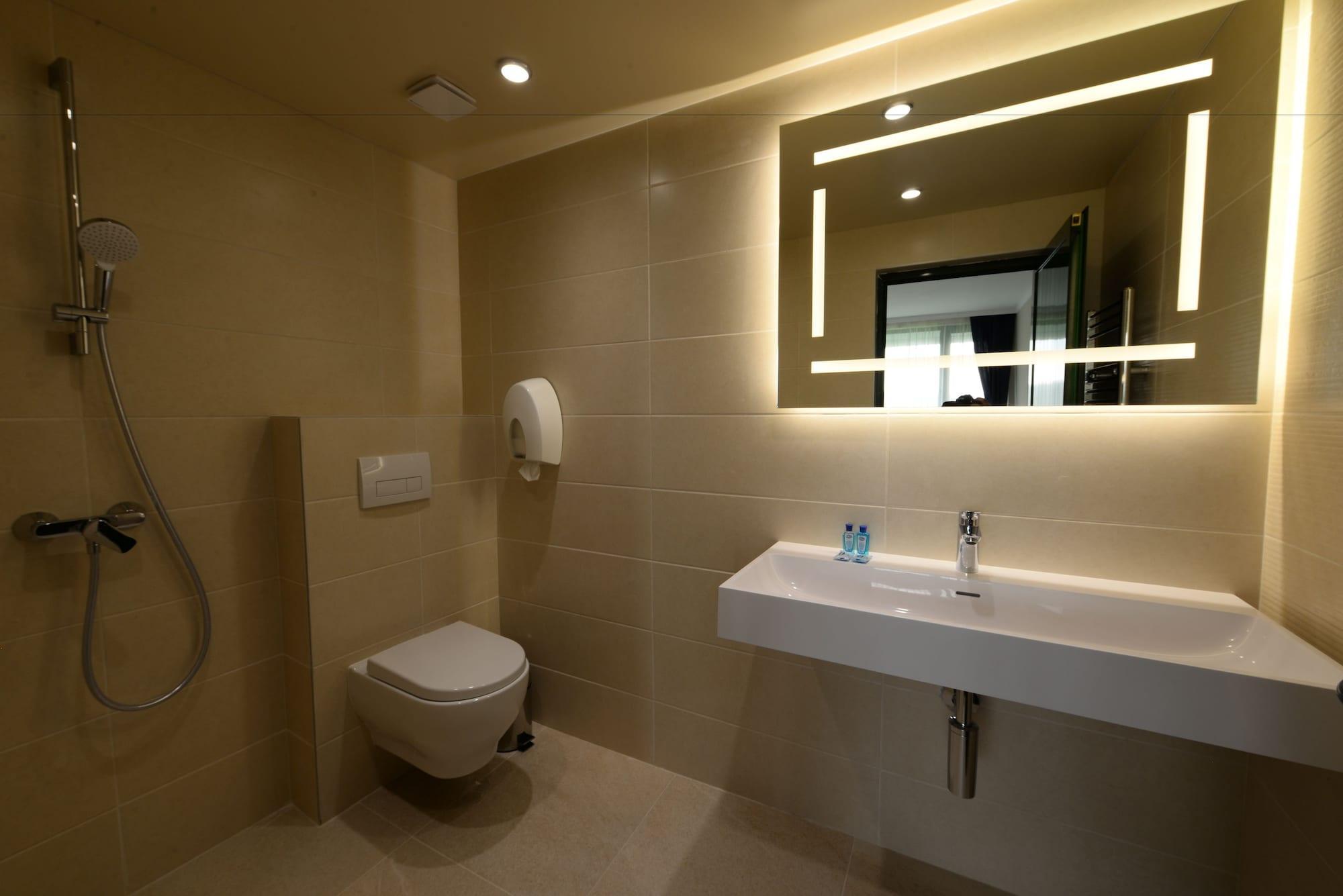 Park Hotel Raya Garden - Free Parking 大特尔诺沃 外观 照片